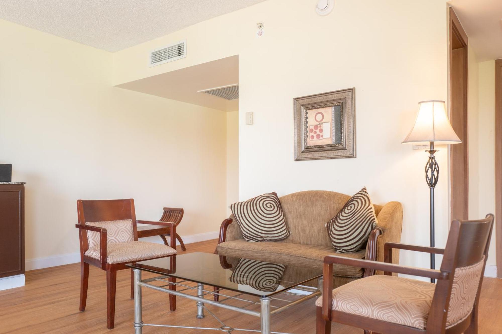 טומון Holiday Resort & Spa Guam מראה חיצוני תמונה